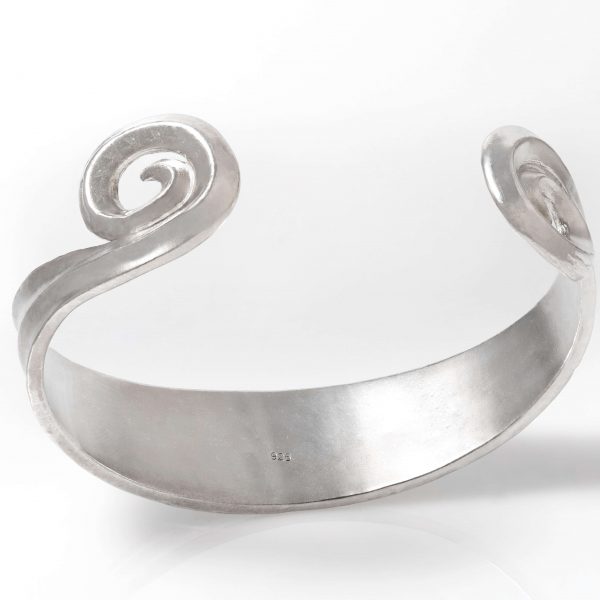 Браслет со спиралью