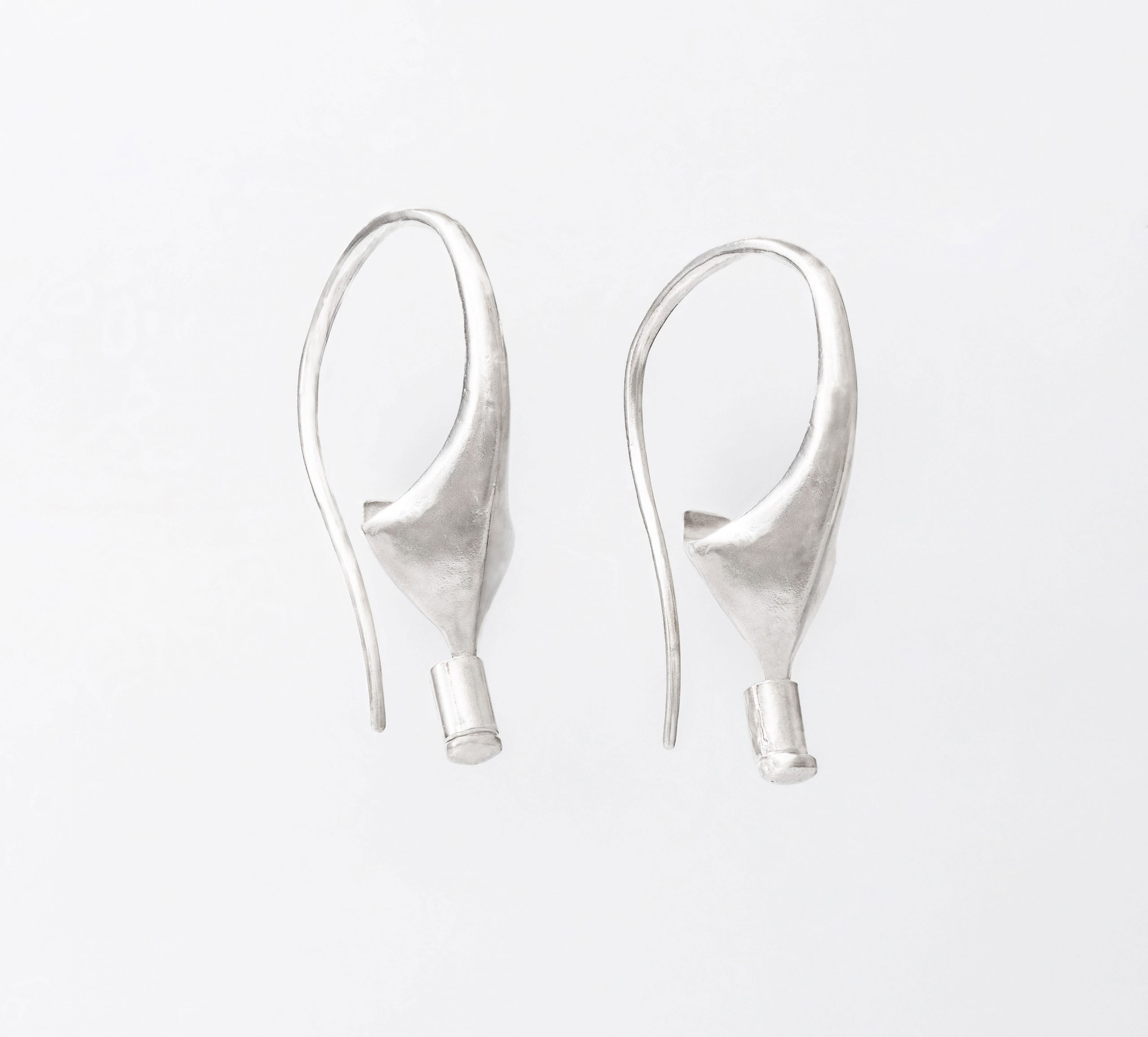 E05 Серьги с металлическим колышком — изображение 1